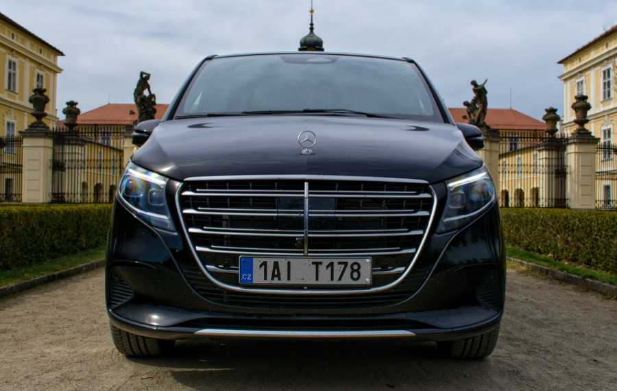 Mercedes-Benz V-Class 300d 2025 - Trója